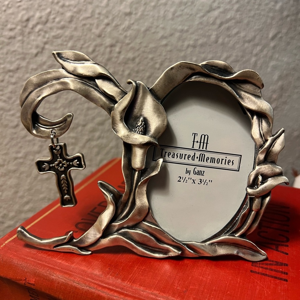 Pewter 2 1/2  x 3 1/2  Silver picture frame With Flowered Cross & Lily’s By Ganz